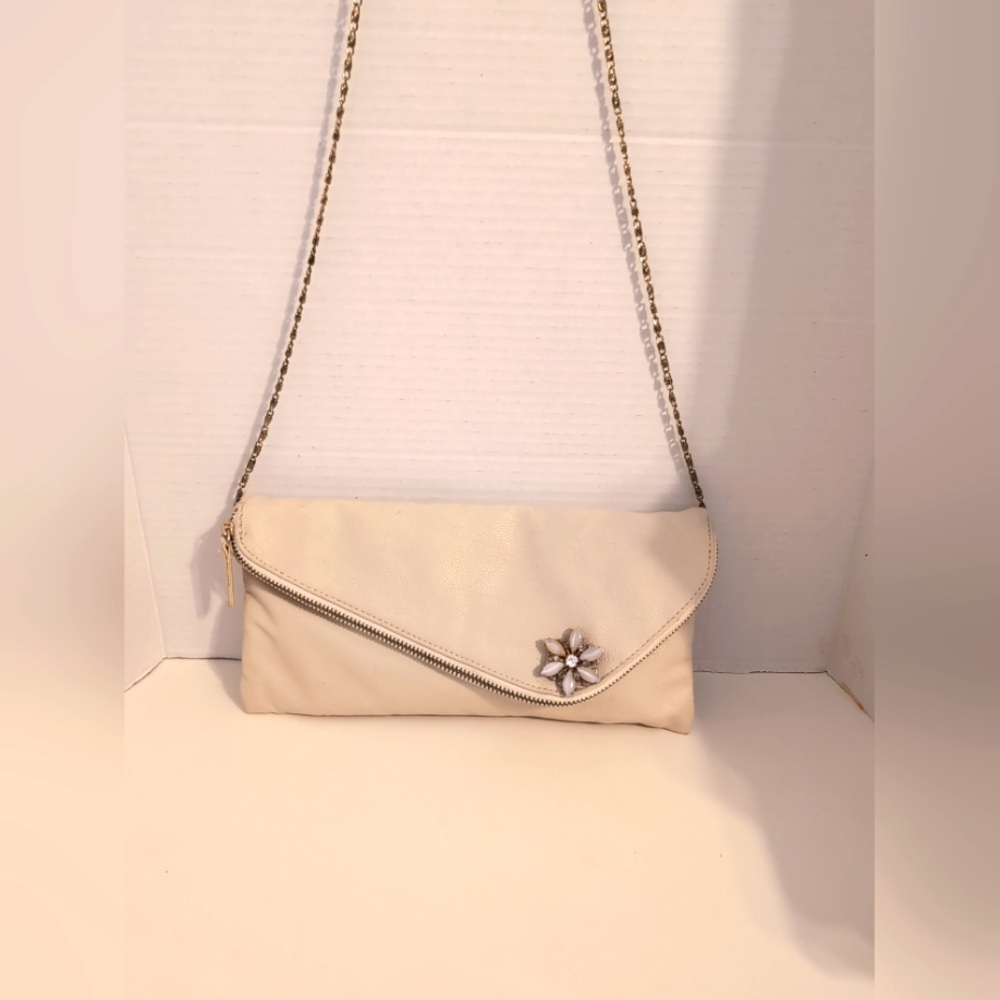 Vintage‎ Like Ivory Foldover Bag Gold Chain Strap & Flower Jewel Accent
